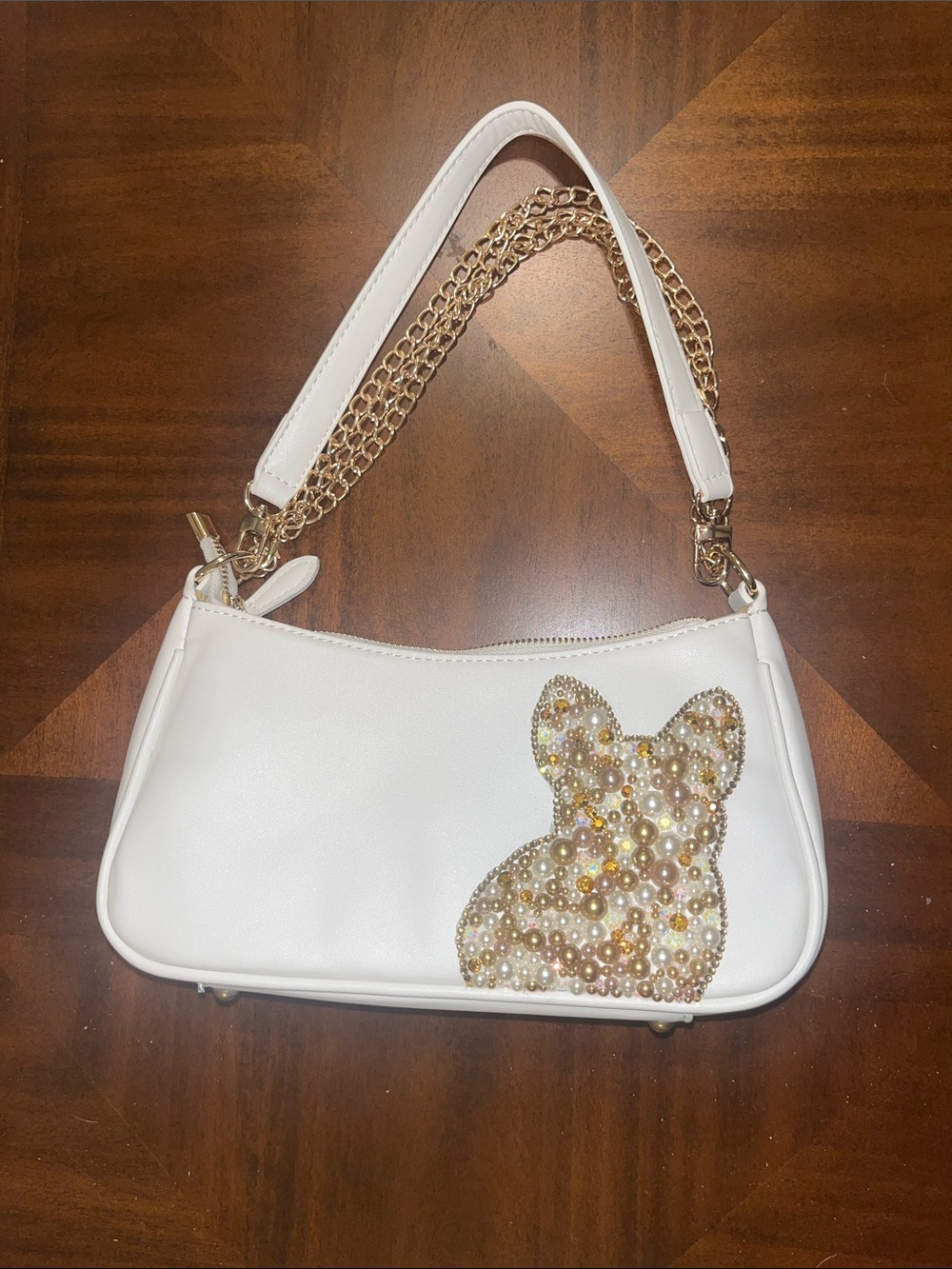 Hand Crafted White Shoulder Bag with Gold Chain and Pearl Frenchie 🐾 - Picture 4 of 7